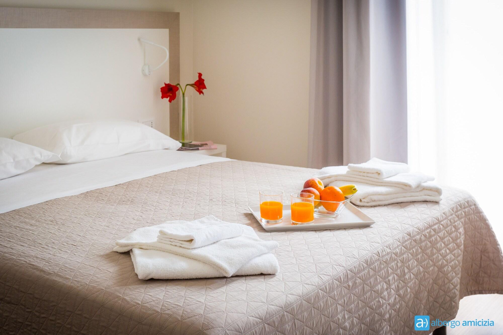 Hotel Amicizia Ріміні Екстер'єр фото