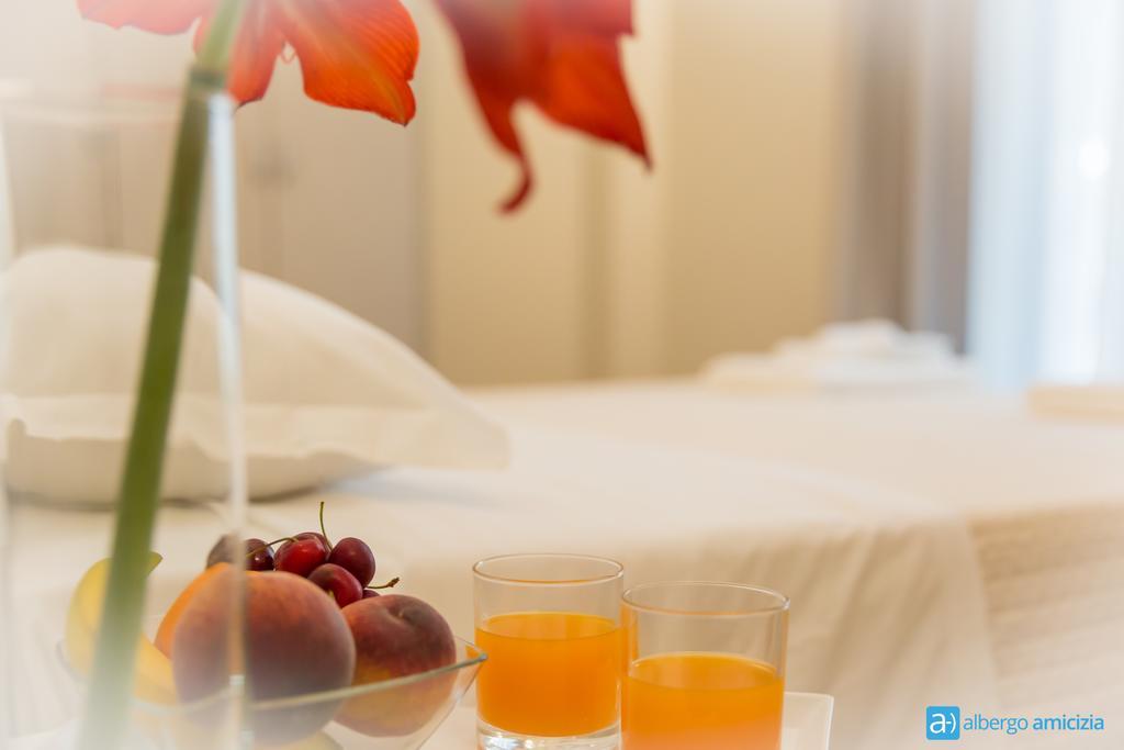 Hotel Amicizia Ріміні Екстер'єр фото