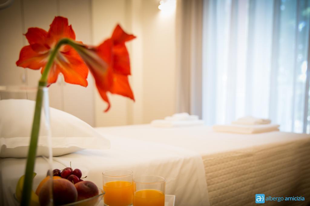 Hotel Amicizia Ріміні Екстер'єр фото