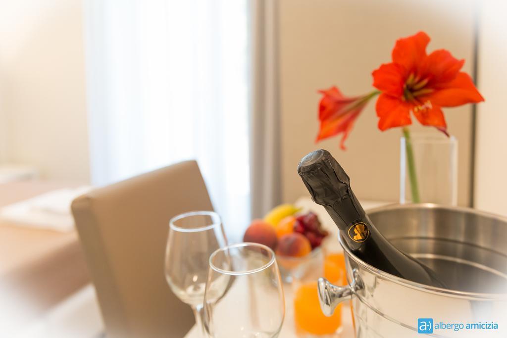 Hotel Amicizia Ріміні Екстер'єр фото