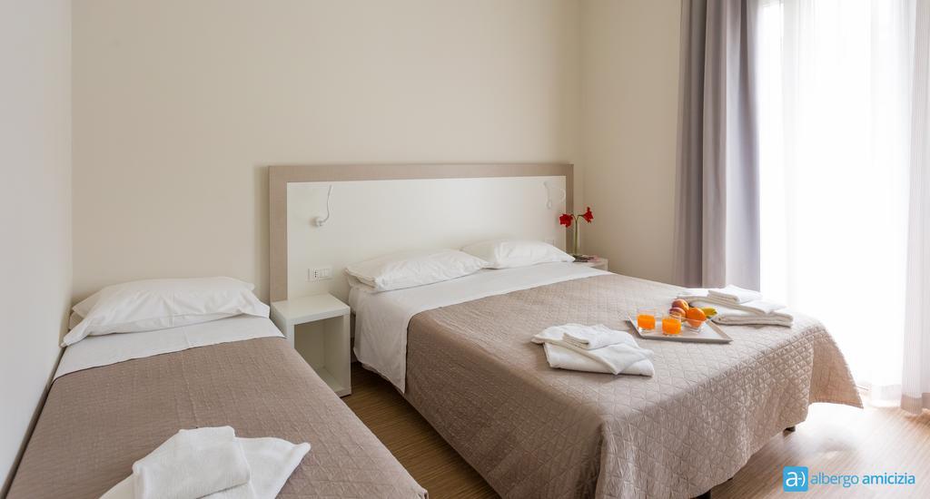 Hotel Amicizia Ріміні Екстер'єр фото