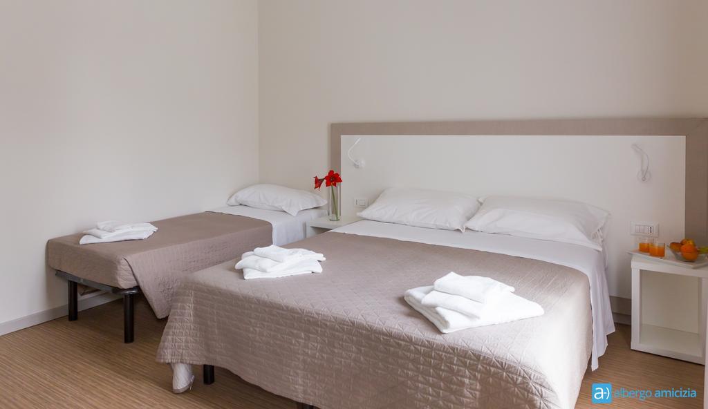 Hotel Amicizia Ріміні Екстер'єр фото