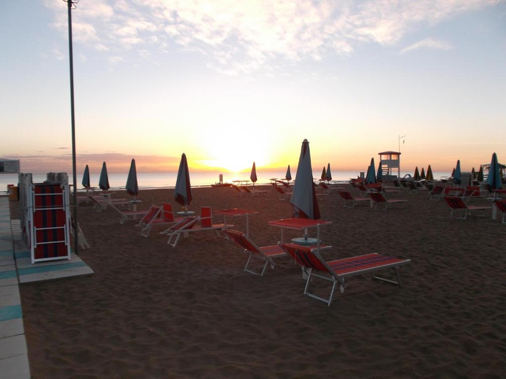 Hotel Amicizia Ріміні Екстер'єр фото